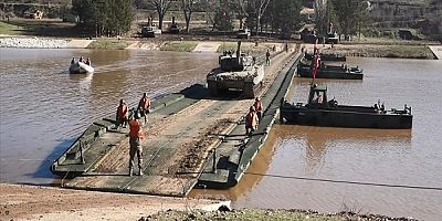 Kara ve Deniz Kuvvetlerimiz “Durgun Sulardan Geçiş Tatbikatı” İcra Etti